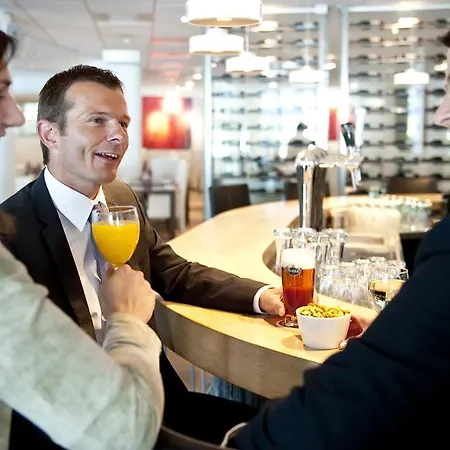 호텔 Sanadome & 4*